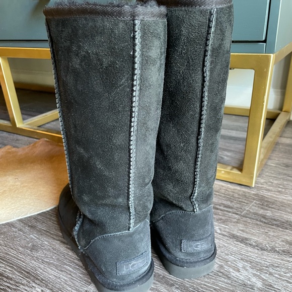 UGG classic tall II boot - Picture 3 of 7